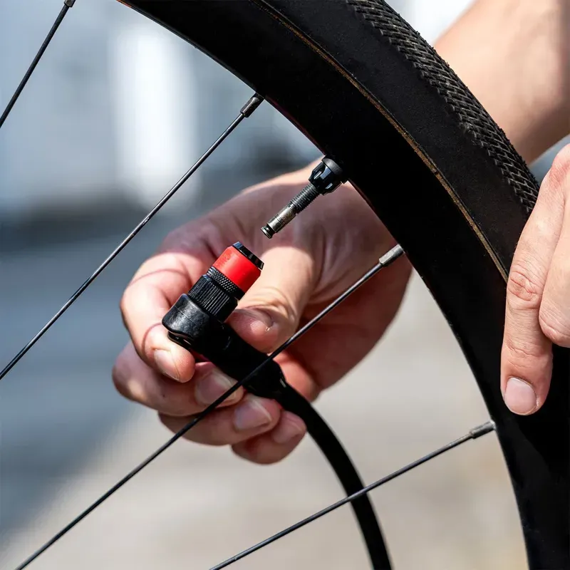 Lezyne - ABS Pro Clik Chuck With Schwalbe Clik Valve Cores-1