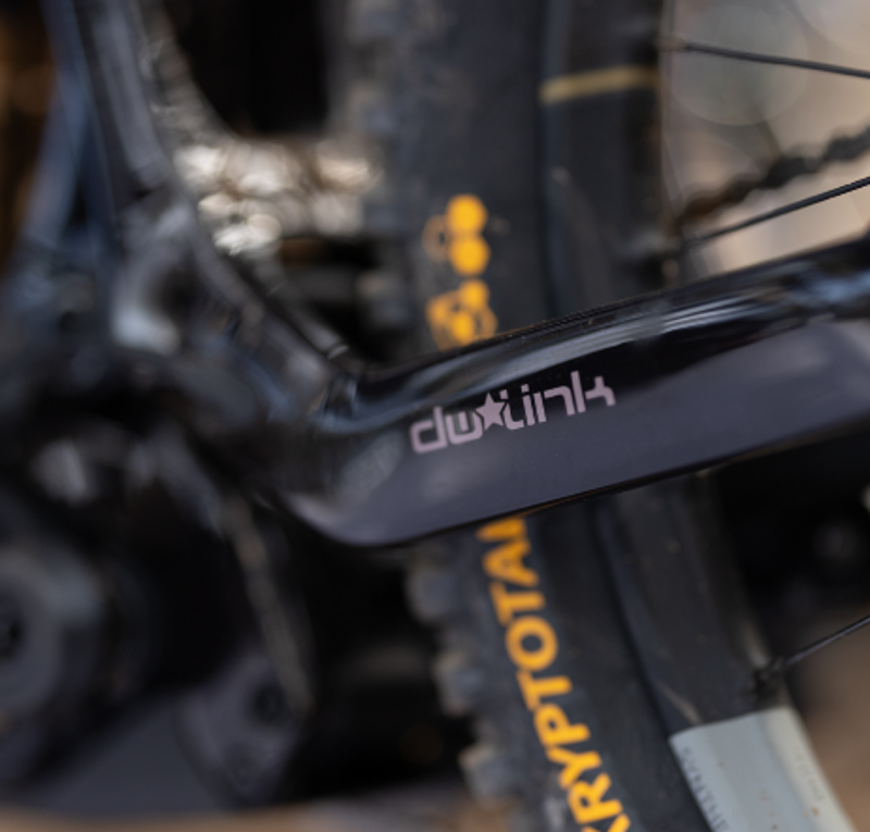 Pivot Cycles Shuttle AMP'd Pro XO 2027-3