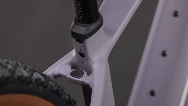 Cube Reaction Hybrid Performance 600 eHybrid Bike in Plum Grey/Black-5