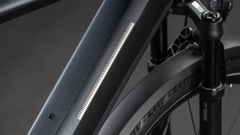 Cube Kathmandu Hybrid SLX 800 eHybrid Bike in Silverdust/Chrome-3